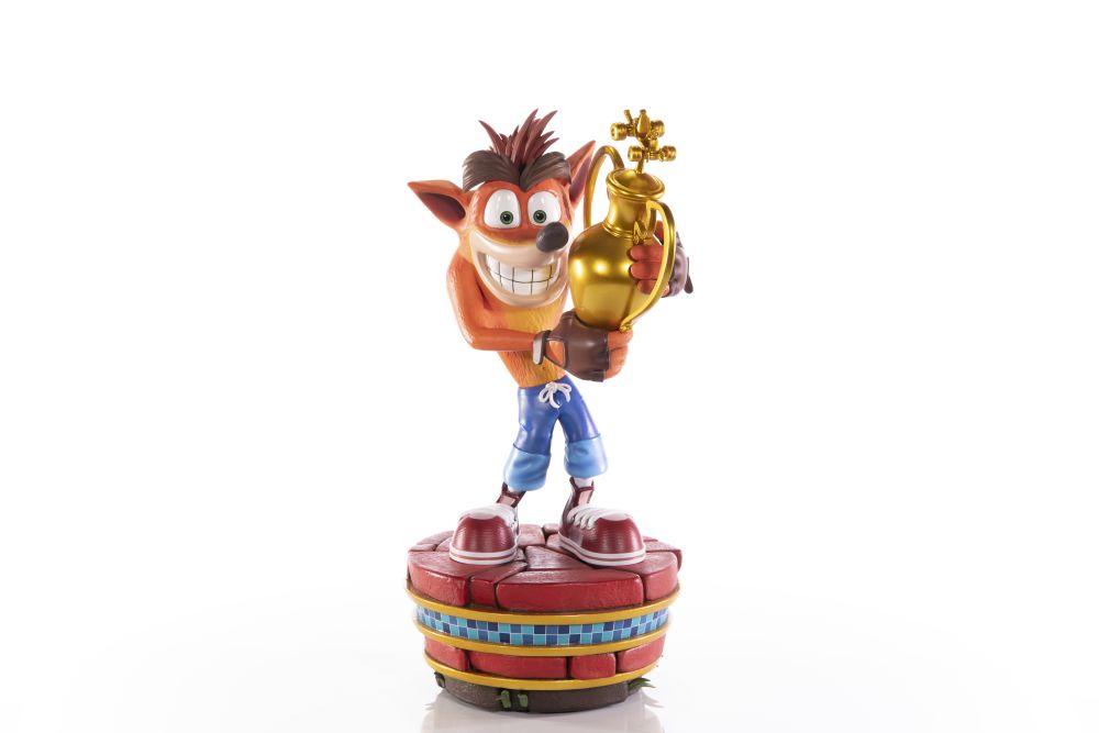 F4F Crash Team Racing Nitro Fueled - Crash Winner Statue (46cm) (CRASHWST)