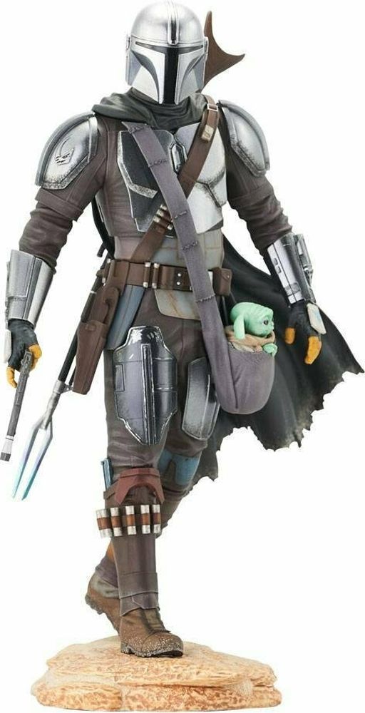 Diamond Premier: Star Wars The Mandalorian - Mando With Child Statue (25cm) (Oct212182)