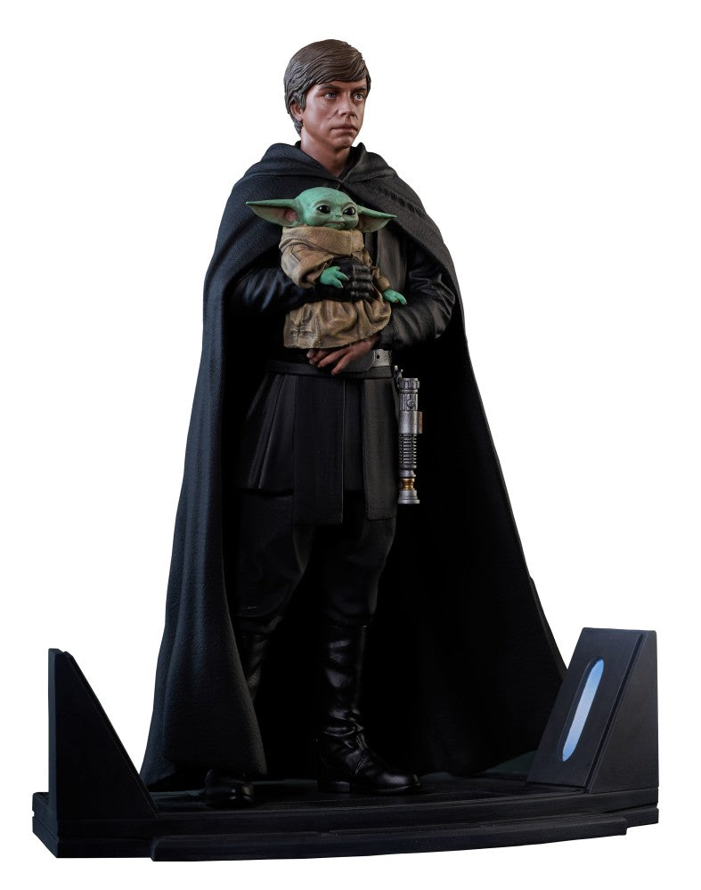 Diamond Star Wars Premier Collection: The Mandalorian - Luke Skywalker And Grogu Statue (1/7) (FEB222120)